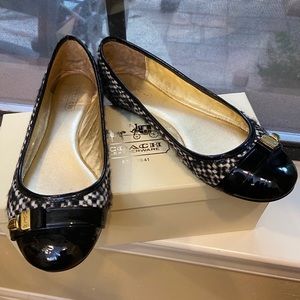 Coach Flats: Delphine Tweed/ Patent